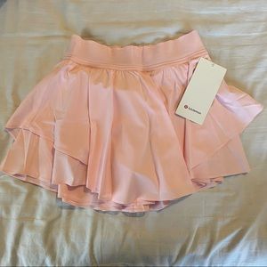 New with tags lululemon strawberry milkshake court rival skirt